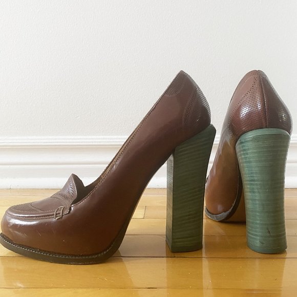 a pair of high-heeled brown Fendi Escarpin - Picture 4 of 11